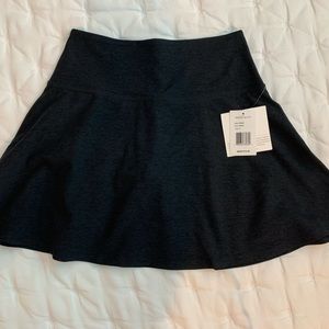 Beyond Yoga Short Size Small in Dark Night